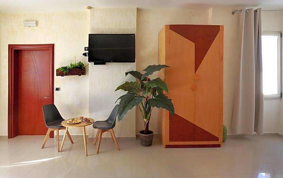 Piccadilly Rooms Restaurant and Beach