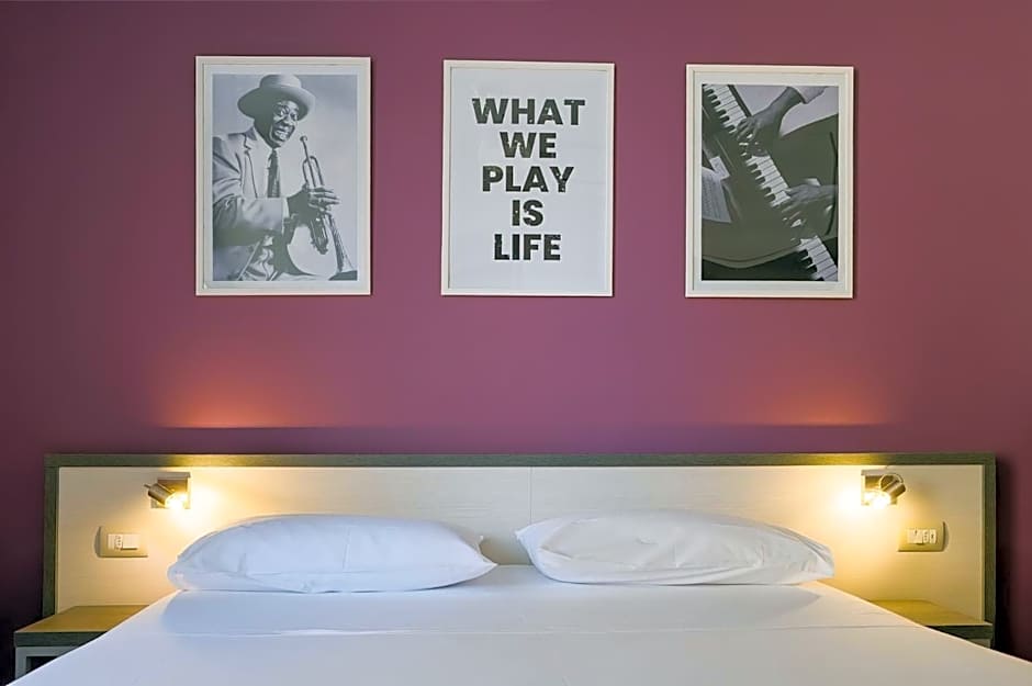 Hotel Nologo