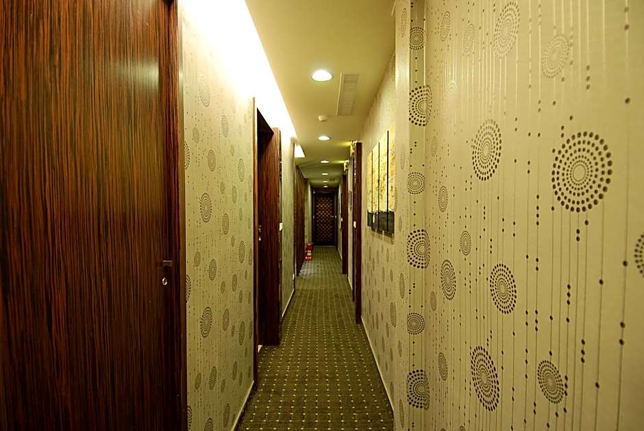 LOVE HOTEL