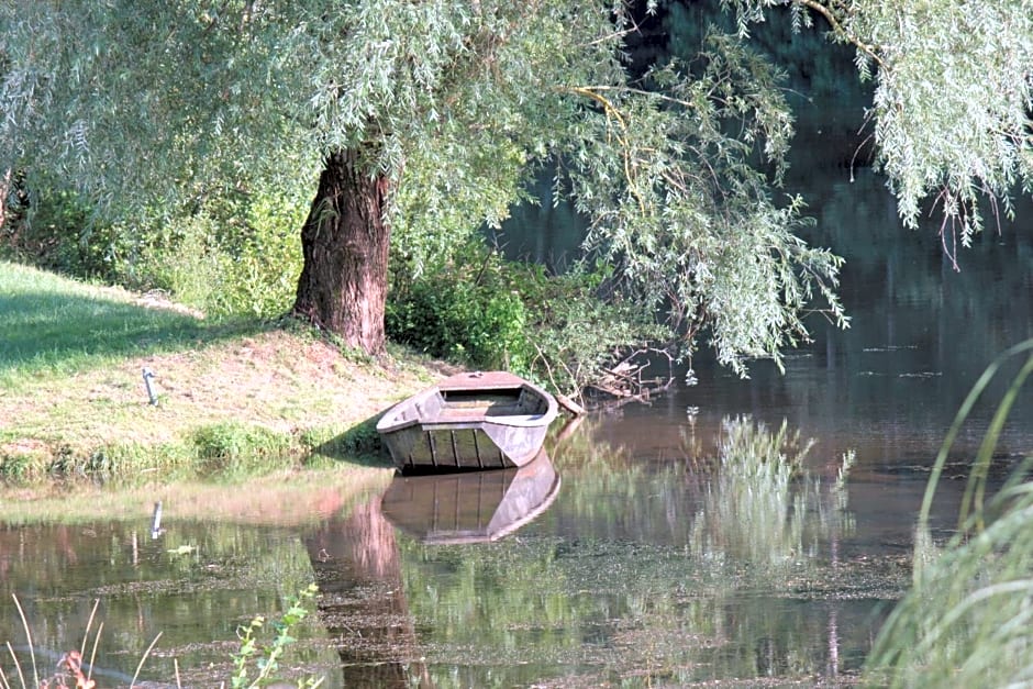 Le Manoir des Pélies Gîte et Chambres d'hôtes de charme à 7kms de Conques Spa, Piscine, Rivière, Thermes de Cransac