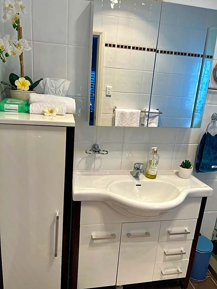 Hotel Style Monterey Guest Studio near Hospitals, Beach and Airport