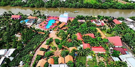 Rooster Mekong Resort