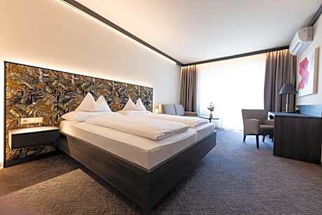 Classic Double Room with Balcony and Thermal Bath Access