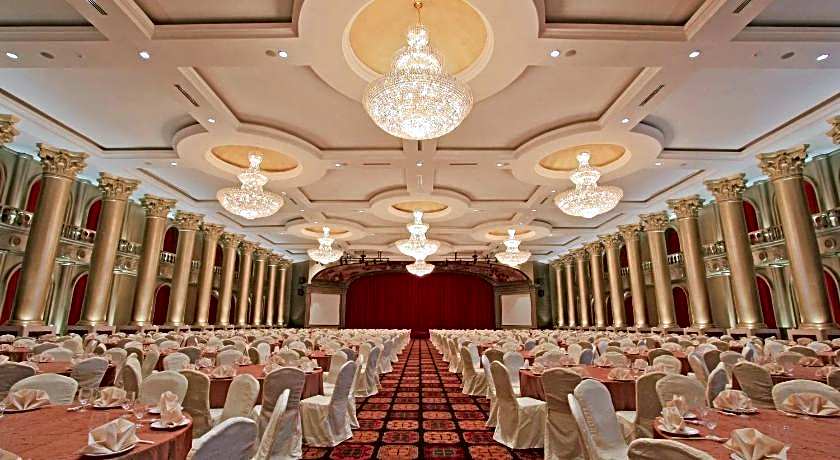 Harmoni One Convention Hotel & Service Apartments