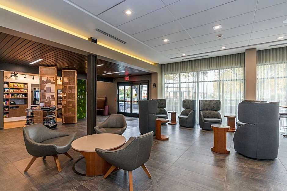 Courtyard by Marriott West Springfield