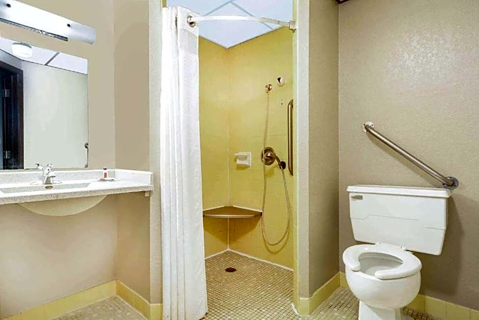 Super 8 by Wyndham Glenwood