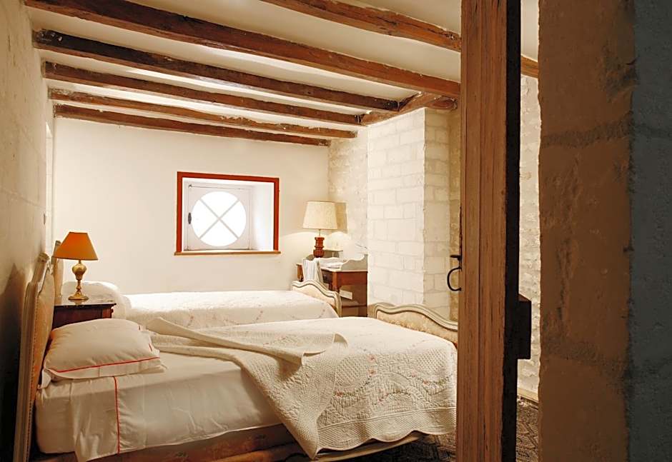 La Porte Rouge - The Red Door Inn