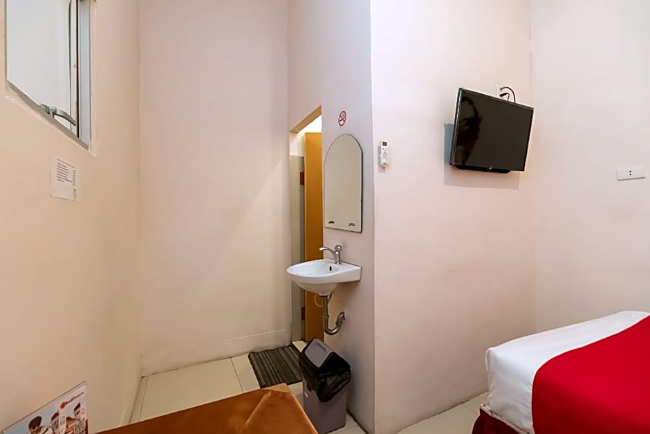 RedDoorz @ Fella Homestay Medan