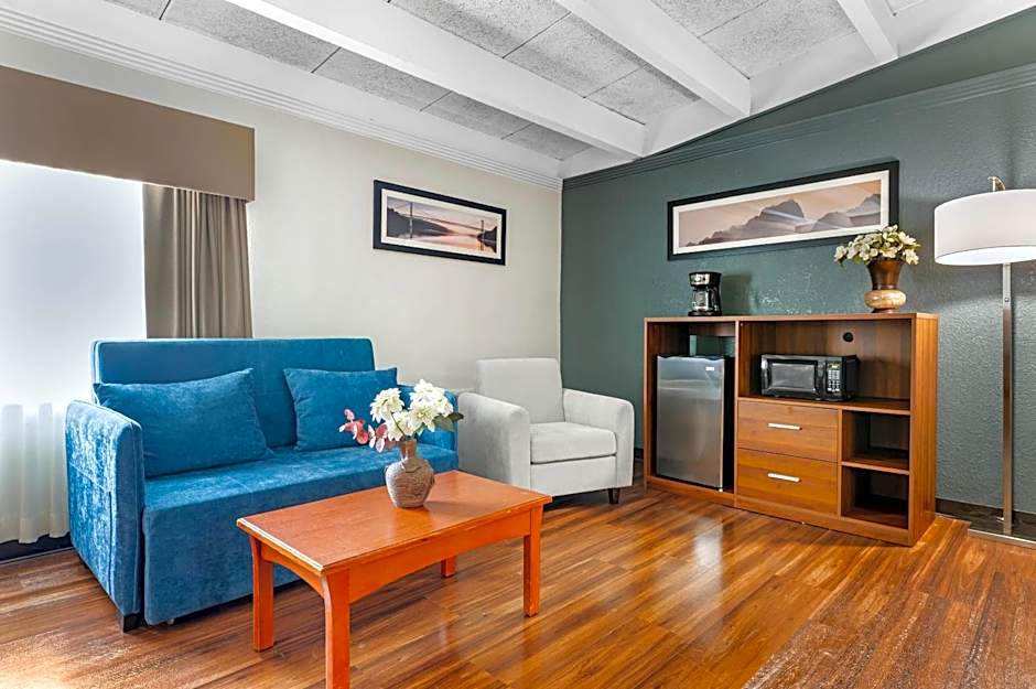 Quality Inn & Suites Kansas City - Independence I-70 East