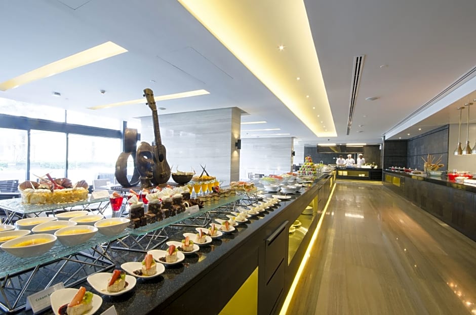 Holiday Inn Bangkok Sukhumvit An Ihg Hotel Thailand Contact Us
