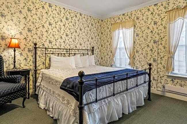 The Pines Inn