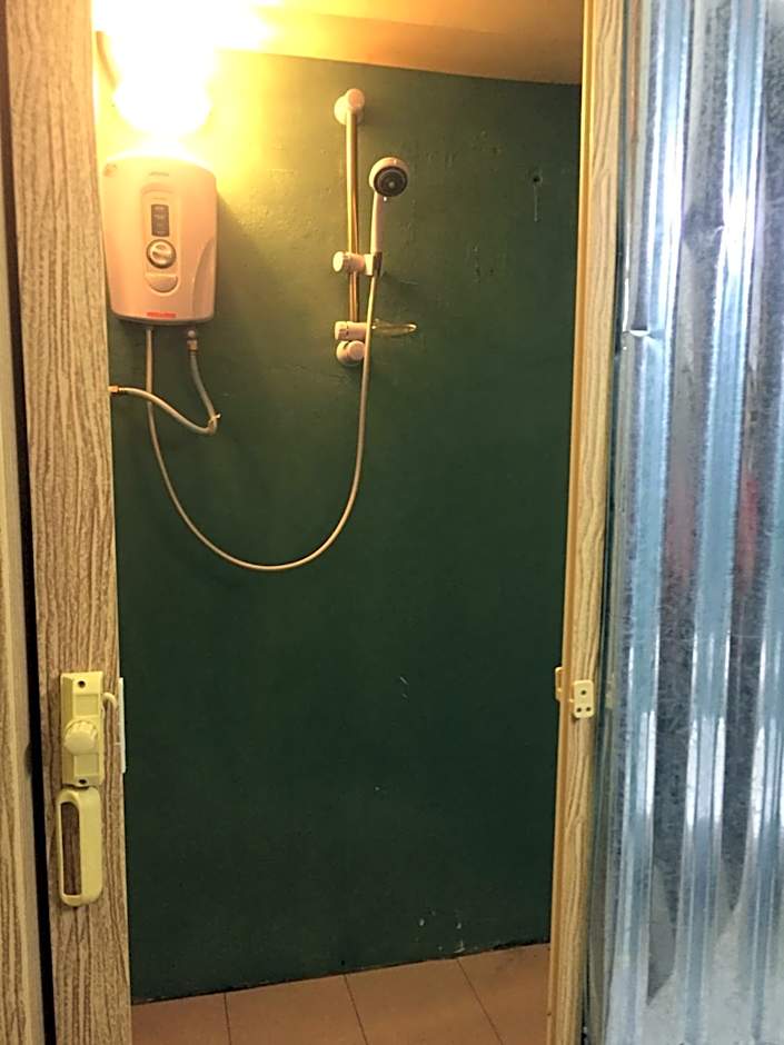 Hikers Sleep Port Guesthouse