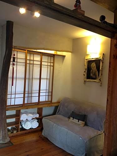 Les Artistes Inn