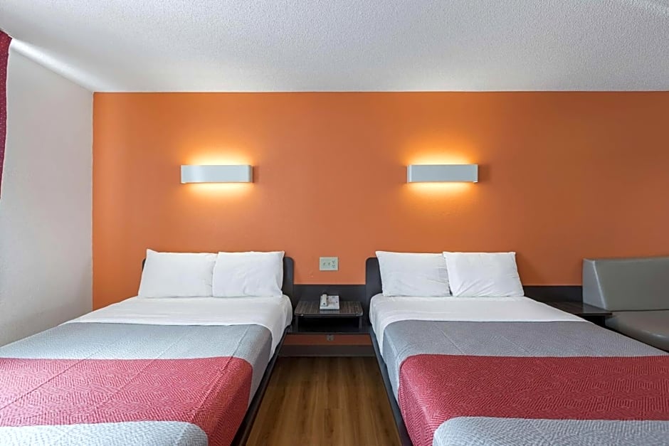 Motel 6 Omaha, NE