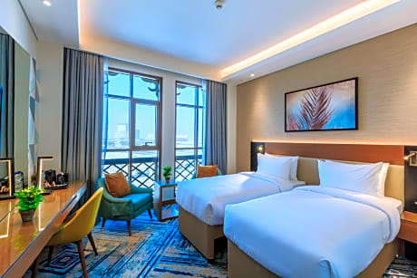 Executive Twin Room Partial Canal View with 20% Off Food & Beverage (excluding in-room dining)