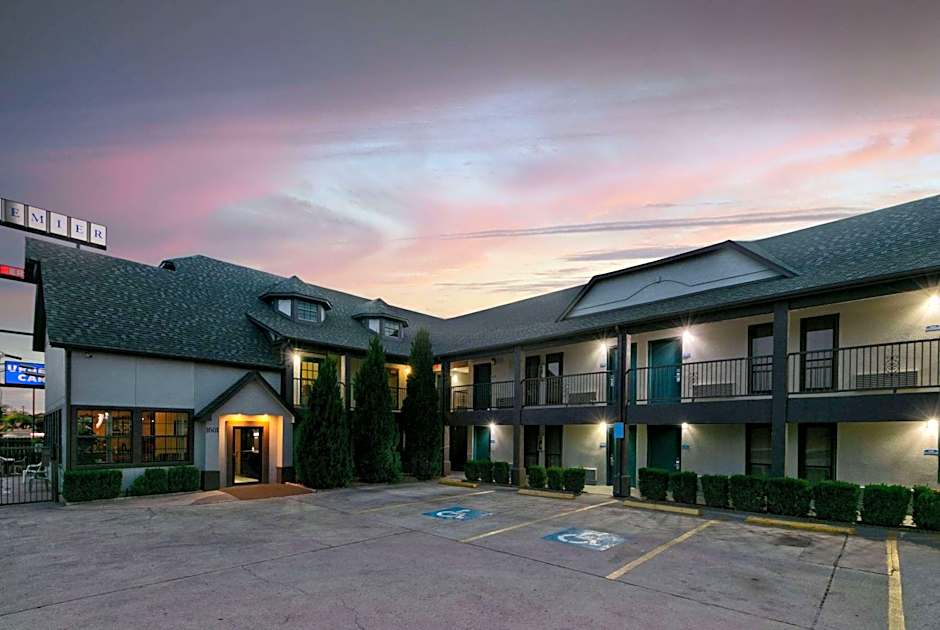 Howard Johnson by Wyndham San Marcos