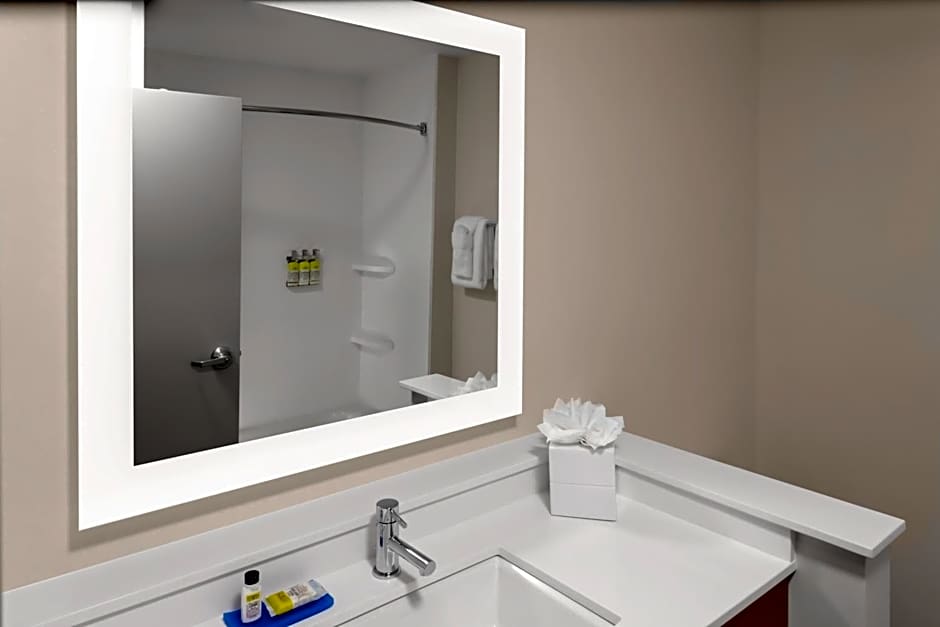 Holiday Inn Express And Suites Wilmington West - Medical Park By IHG