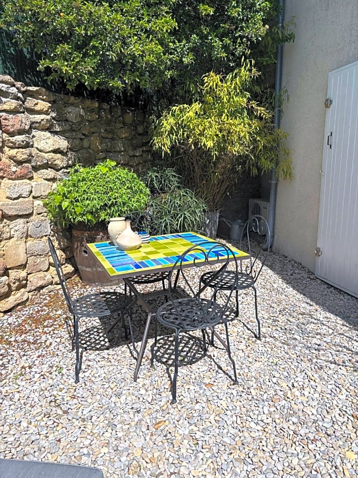 Un petit coin de paradis avec piscine et parking