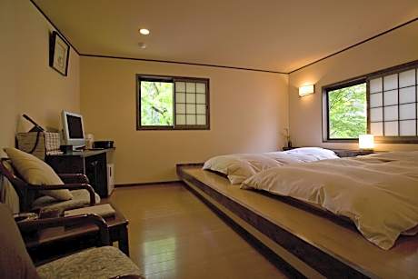 Standard Twin Room with Shared Bathroom