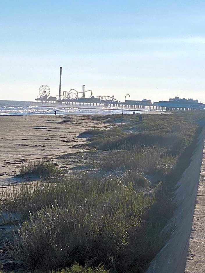 Wingate by Wyndham Galveston Beachfront at the Seawall