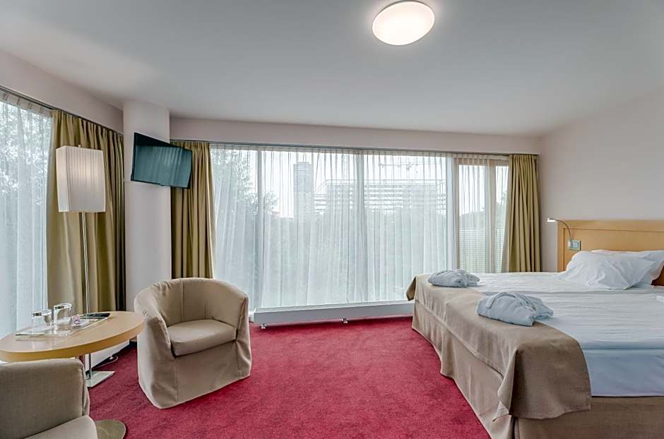 Riga Islande Hotel with FREE Parking
