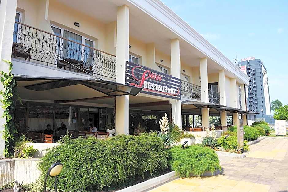 Lotus Family Hotel - Free Parking