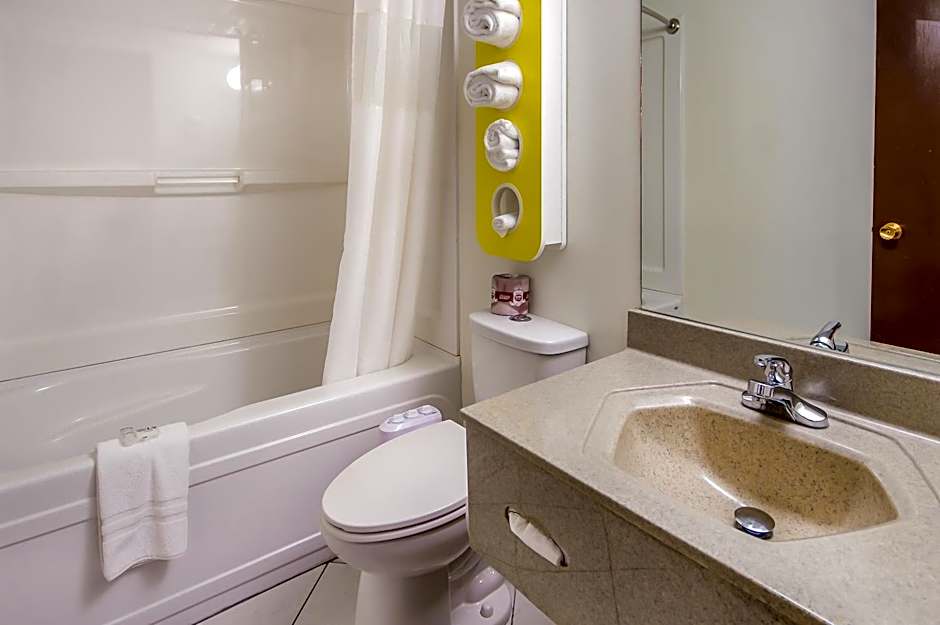 Motel 6-Lethbridge, AB