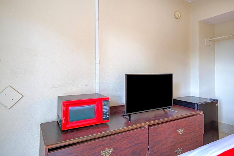 OYO Hotel Douglas GA US-441