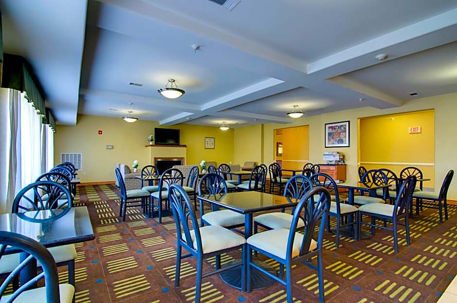 Holiday Inn Express Hotel & Suites Kansas City Sports Complex By IHG