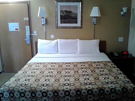 King Room - Non-Smoking
