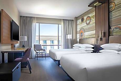 M Club lounge access, Guest room, 2 Queen