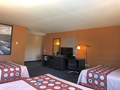 Standard Family Room with 3 Queen Beds