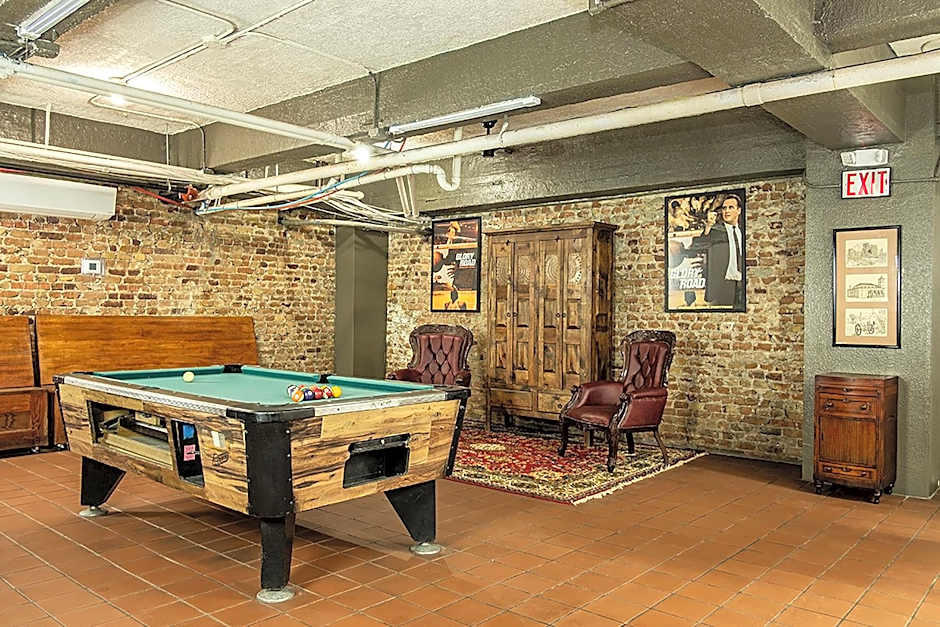 Gardner Hotel & Hostel