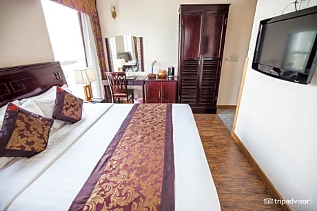 Premier Deluxe Room with City View