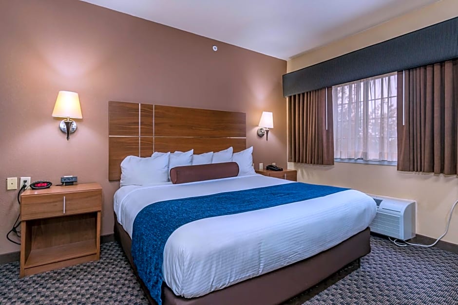 Best Western Plus Shamrock Inn & Suites