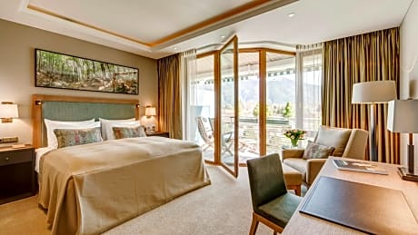Elegant Nature Double Room with Alpine View