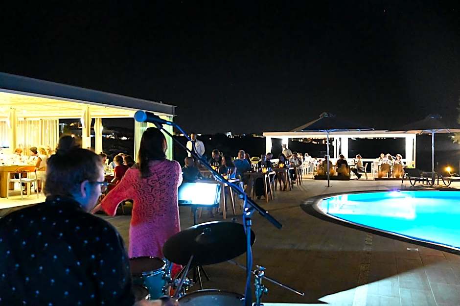 Kavos Hotel & Suites