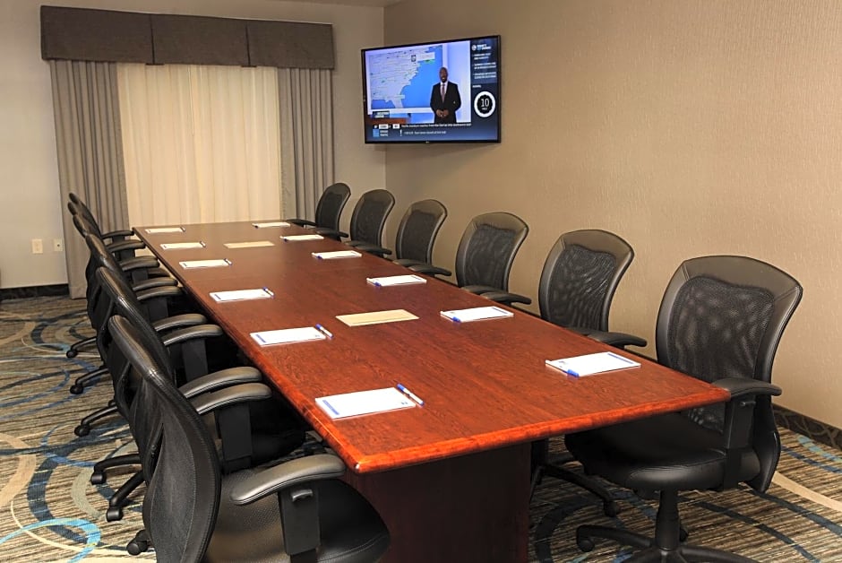 Holiday Inn Express & Suites Omaha South Ralston Arena, an IHG Hotel