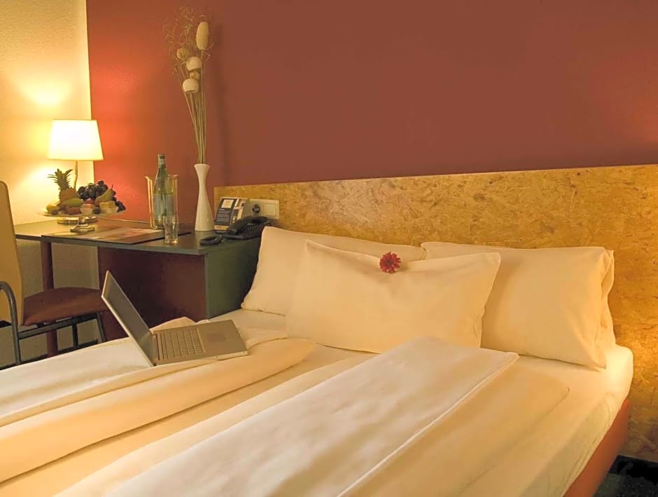 Foto 1 dari 8 — 1 Double Bed, Smoking