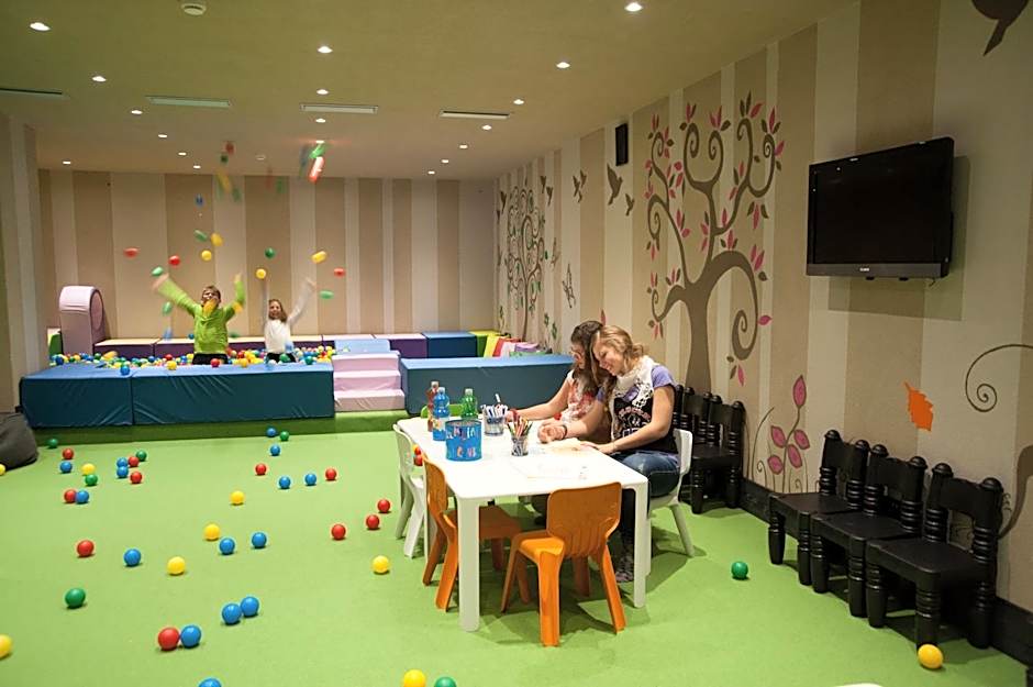 Alexander Charme Hotel