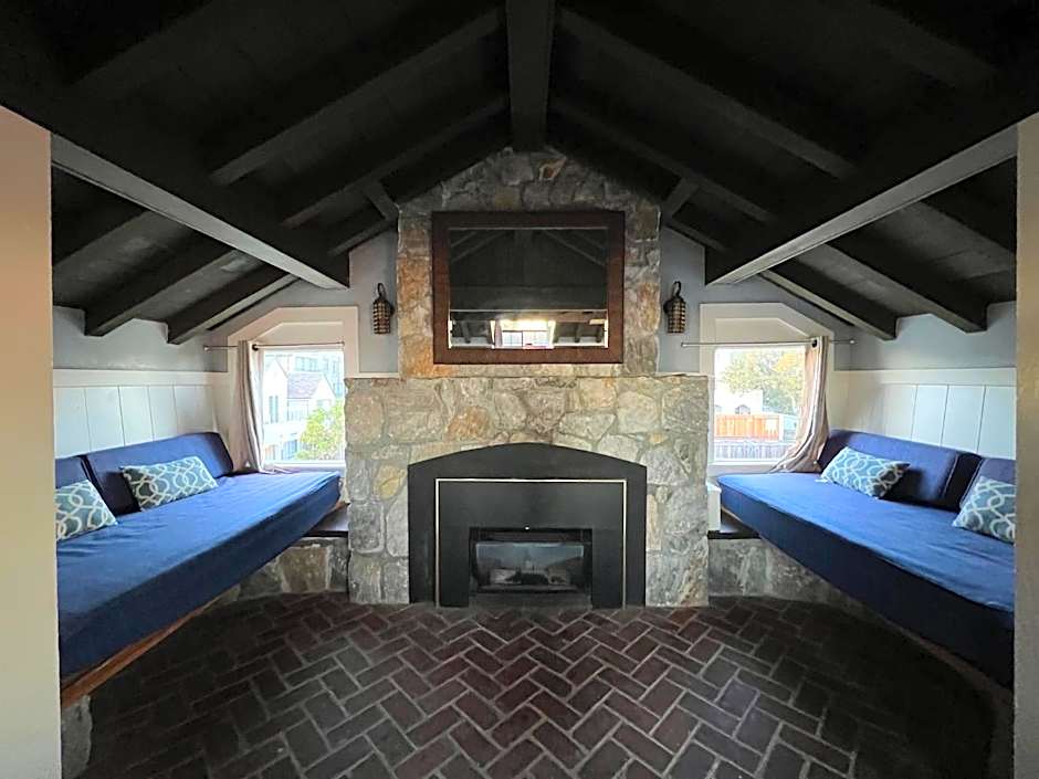 Casablanca Inn on The Beach