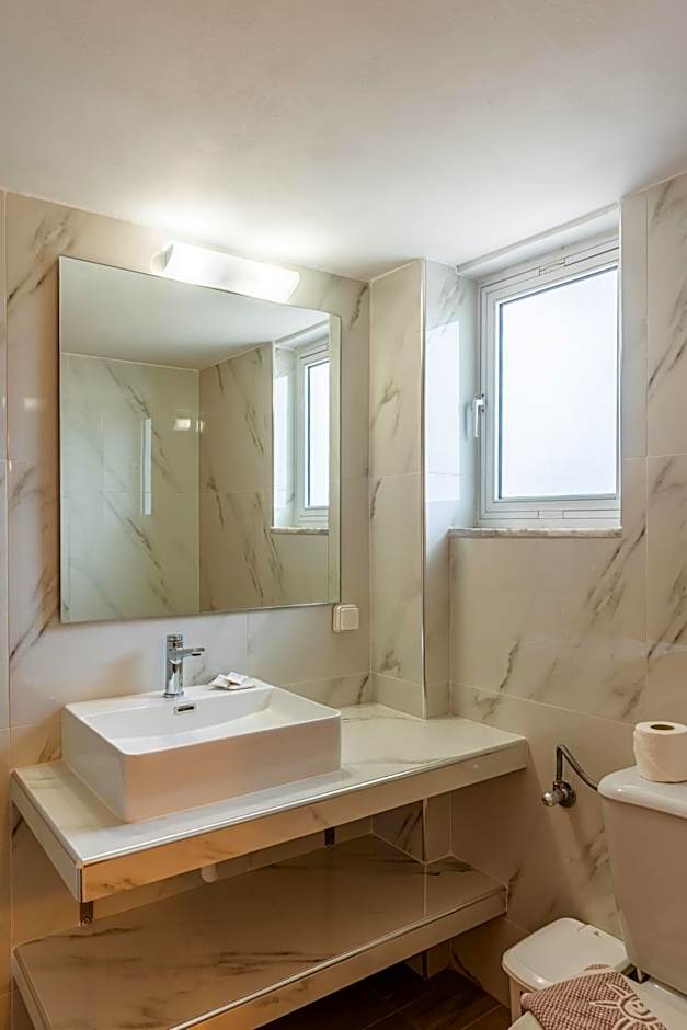 Village Inn Studios & Family Apartments