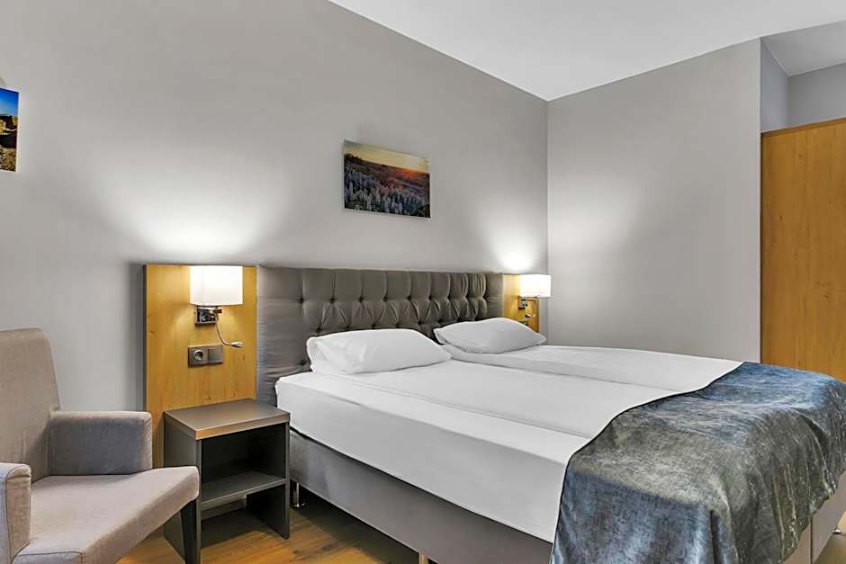 Airport Hotel Aurora Star