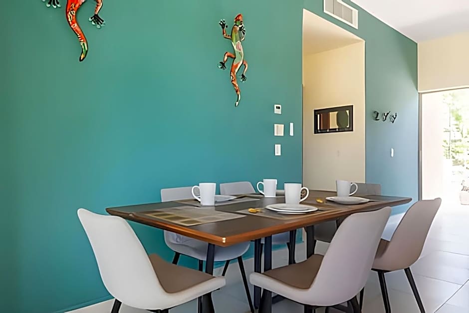 Cozy Place/WiFi/Beach 10 min Walk/Private Pool