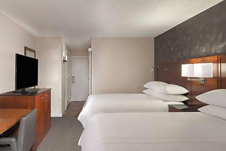 Double Room with Two Double Beds and Adapted Tub - Mobility Accessible