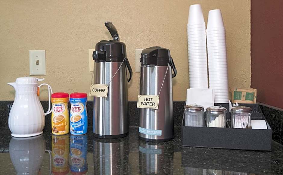 Red Roof Inn Acworth - Emerson / LakePoint South