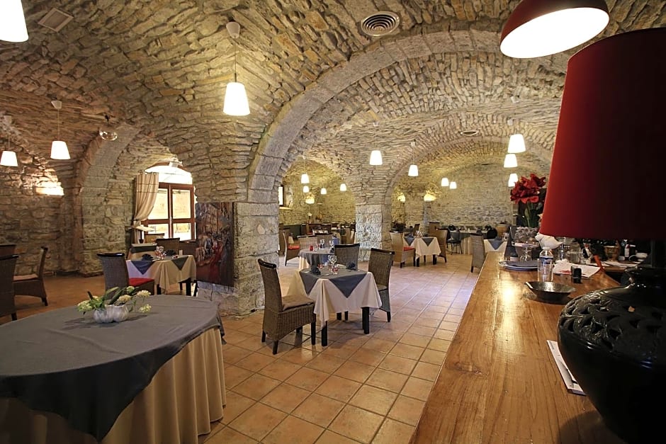 Logis Hôtel Restaurant Gîte La Bastide du Vébron