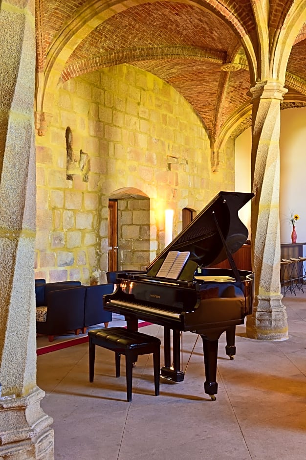 Pousada Convento de Arraiolos - Historic Hotel