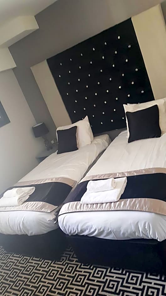1 Double Bed or 2 Beds — 4 fotoğraftan 1. fotoğraf