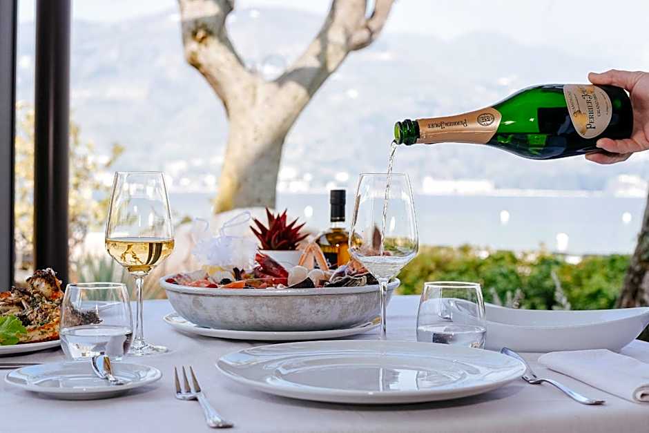 Bella Hotel & Restaurant with private dock for mooring boats